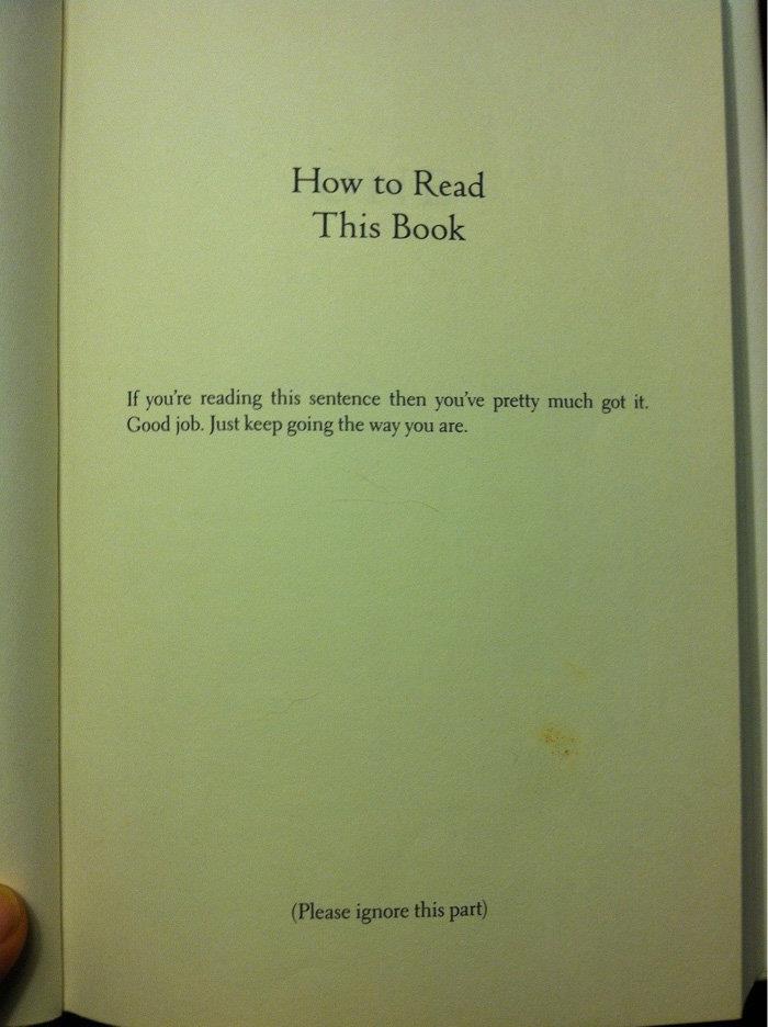 Photo d'une page de livre expliquant comment lire le livre.