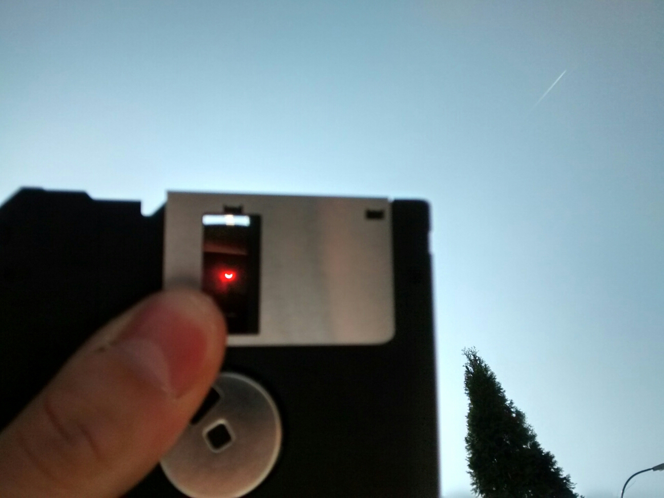 Eclipse à travers une disquette